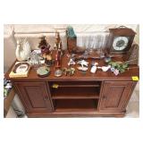 TABLE LOT OF COLLECTIBLES
