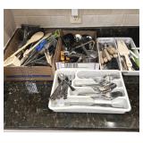 LOT OF KITCHEN UTENSILS