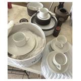 CONTRAST DINING SET