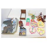 MIXED LOT OF DOLL FURNISHINGS