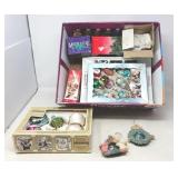 MIXED LOT OF CHRISTMAS ORNAMENTS