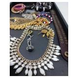 FASHION JEWELRY LOT / MIXED