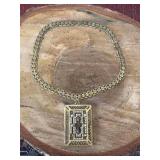 Metal Chain and Pendant Necklace
