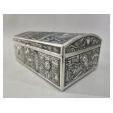 Victoria Biscuit Co. Holland Treasure Chest