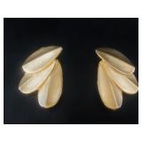 VTG Alfred Sung Gold Tone Fan Leaf Earrings