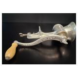 Universal No. 2 Hand-Crank Meat Grinder vtg