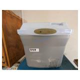 Rubbermaid Cooler with Hinged Lid