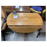 Drop leaf Dining table