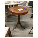 Pedestal wooden end table