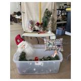 95 qt Rubbermaid Tote &Lid with Christmas