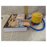 Clothespins, Pump
