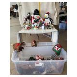 95 qt Rubbermaid Tote & Lid with Christmas