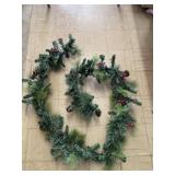 9' Cordless Pre-Lit Garland