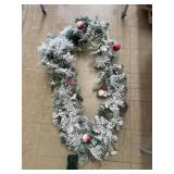 9' Cordless Pre-Lit Garland