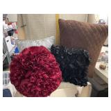 4 Pillows