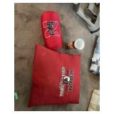 Huskers Pillows, Cup