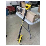 Rain-X 63ï¿½ Pivoting Snowbroom