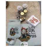 Pig Towels, Salt & Pepper Shakers