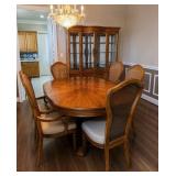 Expandable Wood Dining Table with (6) w Chairs