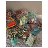 Vintage Plastic Toy Soldiers, Tanks & Western