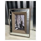 Heritage Frames Mirrored Wood Photo Frame ï¿½