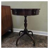 24' Traditional Mahogany Finish Pedestal Accent
