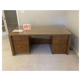 Desk with drawers and plexi glass top
