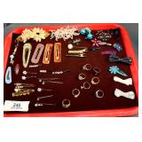 TRAY LOT WITH RINGS AND HAIR CLIPS