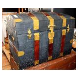 VINTAGE DOME TOP TRUNK WITH TRAYS