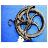 ANTIQUE CAST IRON WELL PULLY