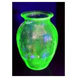 VINTAGE CAMEO DEPRESSION GREEN URANIUM GLASS VASE