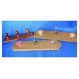 BASKET LOT WITH COAT HOOKS