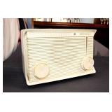 VINTAGE MOTOROLA TUBE RADIO