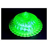 VINTAGE GREEN URANIUM GLASS WINDSOR DIAMOND