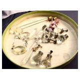 TRAY LOT WITH GLASS DRAWER PULLS