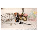 LOT WITH GARDEN DECORATIONS