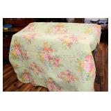 VINTAGE QUILT WITH SCALLOPED EDGES