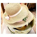 LOT WITH VINTAGE STRAW LADIES HATS