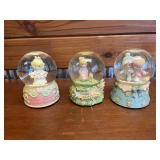 3 PRECIOUS MOMENTS SNOW GLOBES MUSICAL
