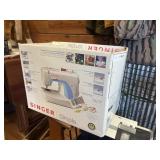SINGER SEWING MACHINE - NOT TESTED