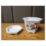 OLD IMARI  CACHEPOT PLANTER