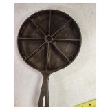 VTG. CAST IRON CORNBREAD SKILLET