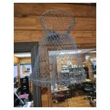 VTG FISHING BASKET AND METAL STRINGER