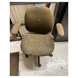 Well, used office chair with wheels