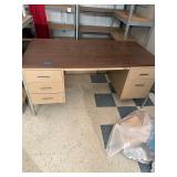 Metal desk with Woodtop