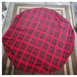 Red and Green Plaid Round Fabrics