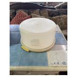 Tupperware cake Carrier