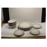 Vintage Floral Pattern Dinnerware Set