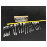 32 Pieces of Knork Flatware