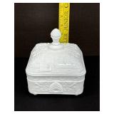 Vintage Indiana Milk Glass Honey Bee Box